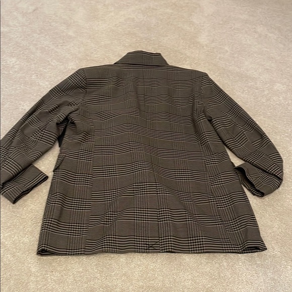 Gray Double Breasted Blazer with Wide Lapels and Full Length Sleeves - Picture 3 of 4